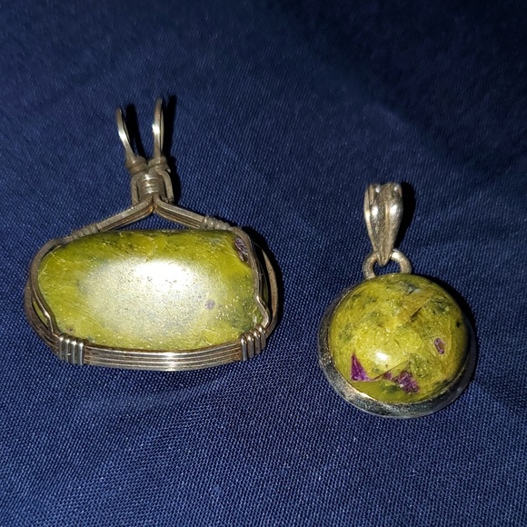 Jewelry - 💚 silver and Atlantisite pendants